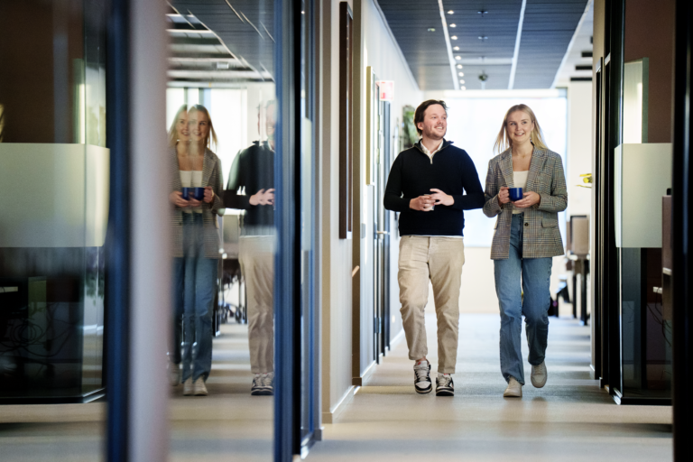 Irene og Ruben jobber med inkasso midt i dyrtiden  